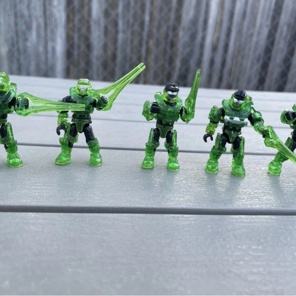 Green Action Figures Set - Picture 3 of 9